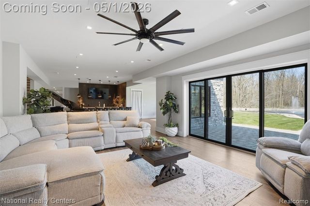 2947 7 Mile Road, South Lyon, MI 48178