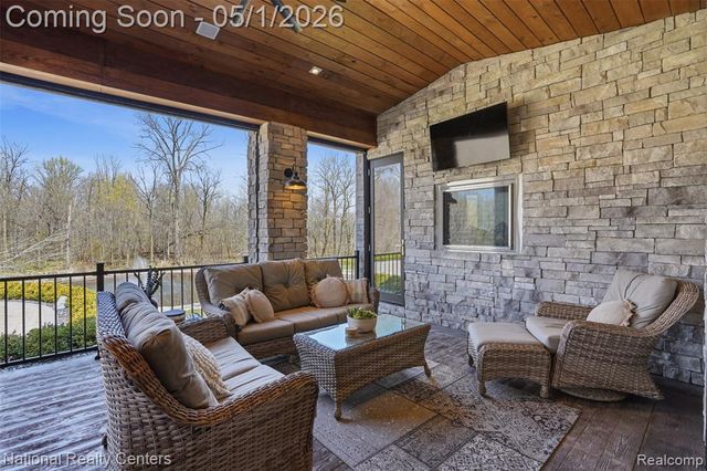 2947 7 Mile Road, South Lyon, MI 48178