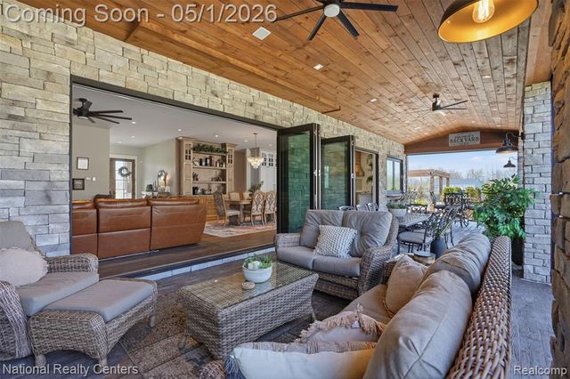 2947 7 Mile Road, South Lyon, MI 48178