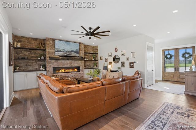 2947 7 Mile Road, South Lyon, MI 48178