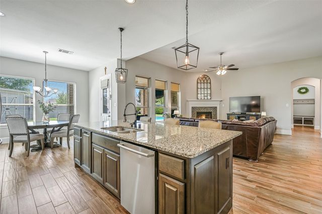 2424 Prairie Mist Lane, Friendswood, TX 77546