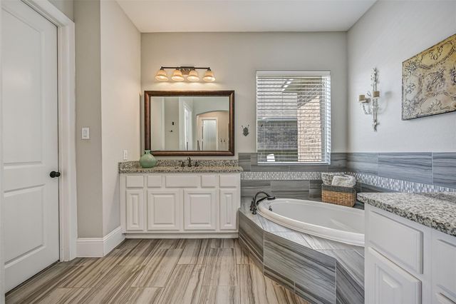 2424 Prairie Mist Lane, Friendswood, TX 77546