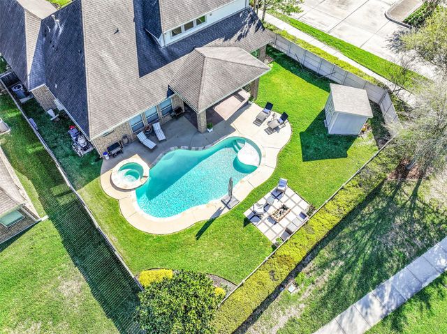 2424 Prairie Mist Lane, Friendswood, TX 77546