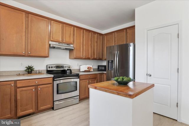 384 STARKEYS LNDG, Shepherdstown, WV 25443