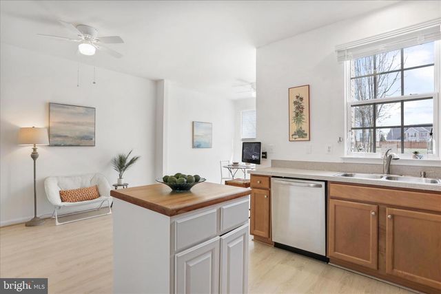 384 STARKEYS LNDG, Shepherdstown, WV 25443