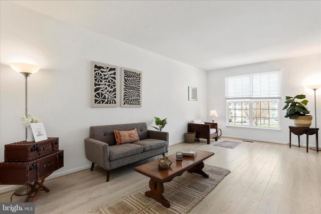 384 STARKEYS LNDG, Shepherdstown, WV 25443