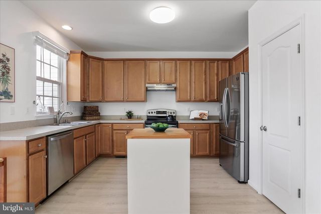 384 STARKEYS LNDG, Shepherdstown, WV 25443