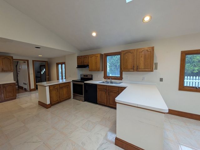 16 Nathaniel Rd, Winchester, MA 01890