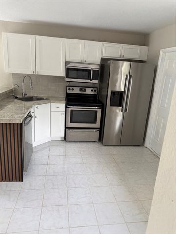 1533 NW 2nd Ave 1, Fort Lauderdale, FL 33311