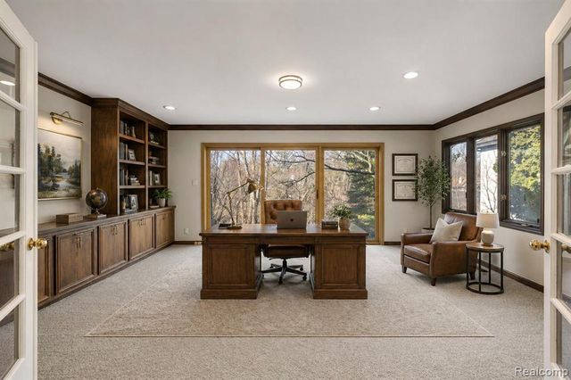 4695 Maura Lane, West Bloomfield, MI 48323