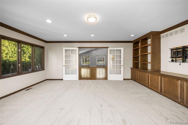 4695 Maura Lane, West Bloomfield, MI 48323