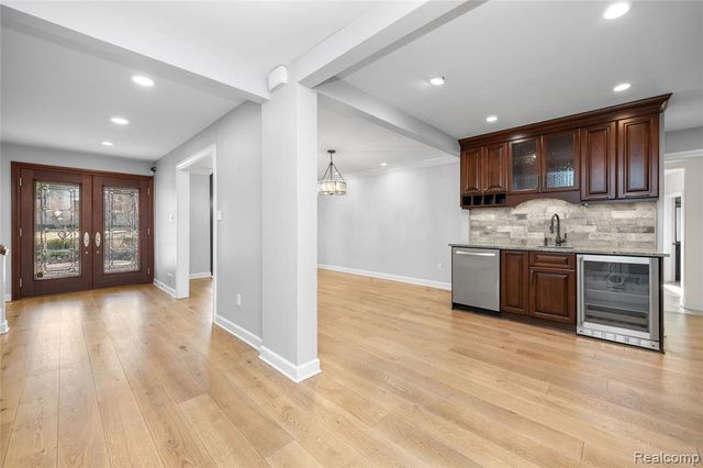 4695 Maura Lane, West Bloomfield, MI 48323