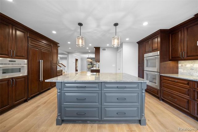 4695 Maura Lane, West Bloomfield, MI 48323