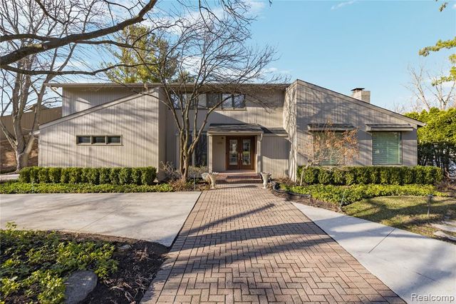 4695 Maura Lane, West Bloomfield, MI 48323