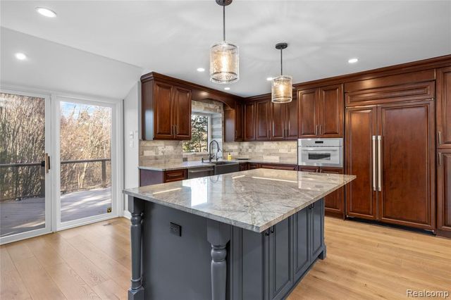 4695 Maura Lane, West Bloomfield, MI 48323