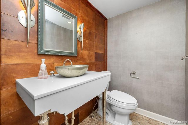 4695 Maura Lane, West Bloomfield, MI 48323