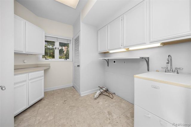 4695 Maura Lane, West Bloomfield, MI 48323