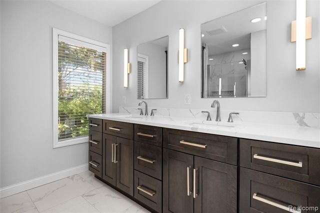 4695 Maura Lane, West Bloomfield, MI 48323