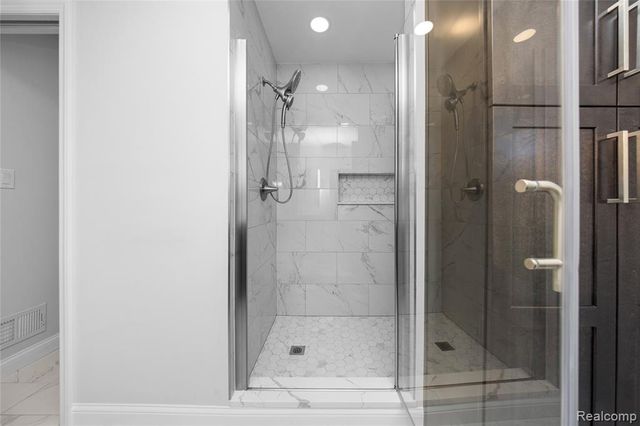 4695 Maura Lane, West Bloomfield, MI 48323