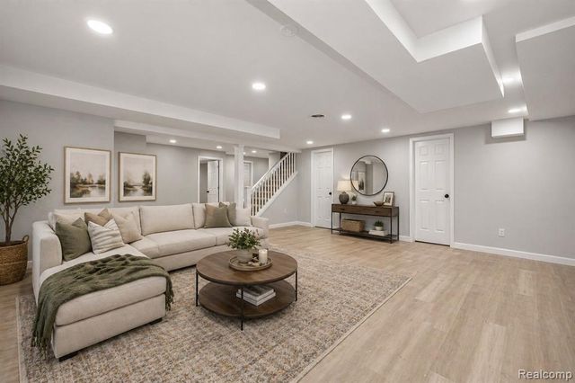 4695 Maura Lane, West Bloomfield, MI 48323