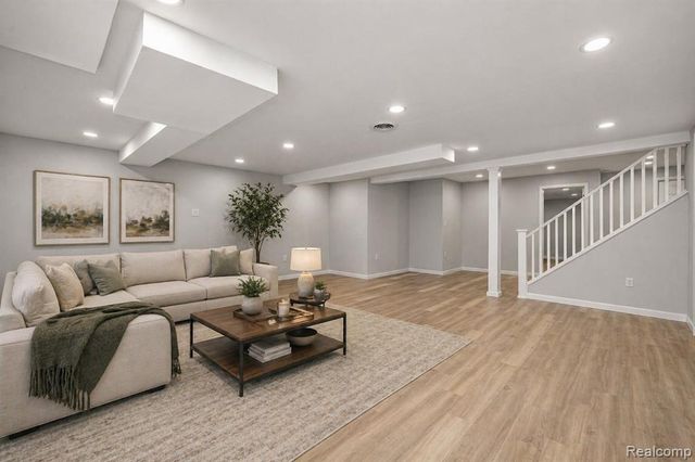 4695 Maura Lane, West Bloomfield, MI 48323