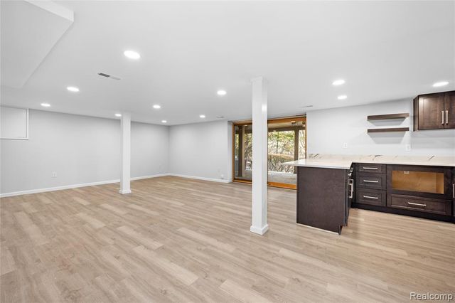4695 Maura Lane, West Bloomfield, MI 48323