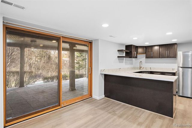 4695 Maura Lane, West Bloomfield, MI 48323
