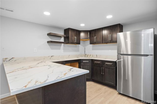 4695 Maura Lane, West Bloomfield, MI 48323