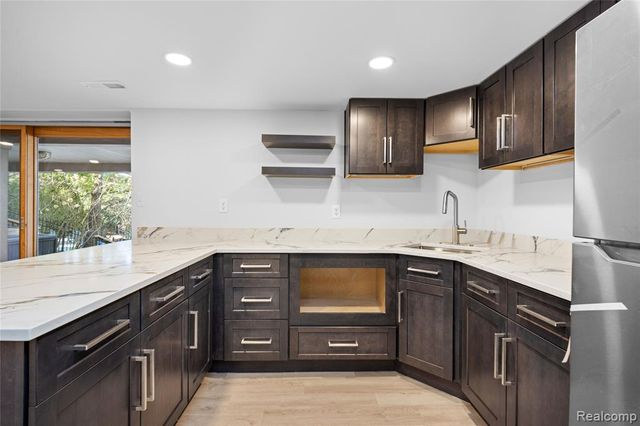 4695 Maura Lane, West Bloomfield, MI 48323