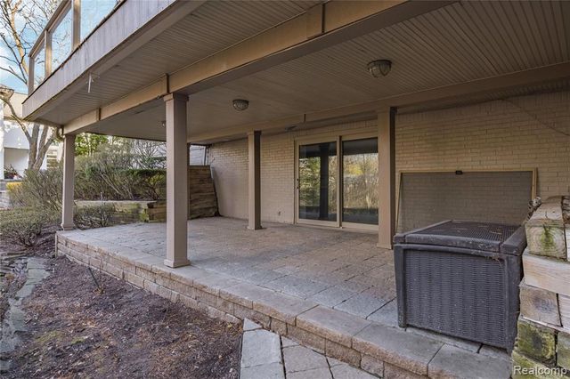 4695 Maura Lane, West Bloomfield, MI 48323