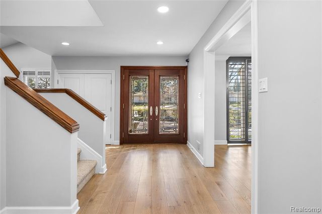 4695 Maura Lane, West Bloomfield, MI 48323