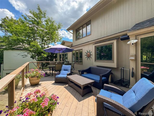 4695 Maura Lane, West Bloomfield, MI 48323