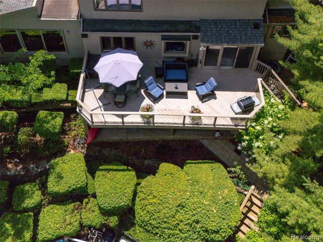 4695 Maura Lane, West Bloomfield, MI 48323