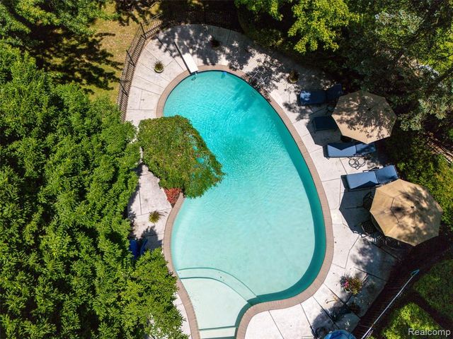 4695 Maura Lane, West Bloomfield, MI 48323