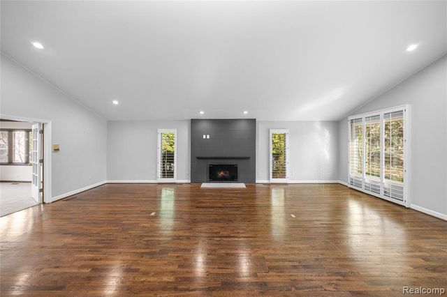 4695 Maura Lane, West Bloomfield, MI 48323