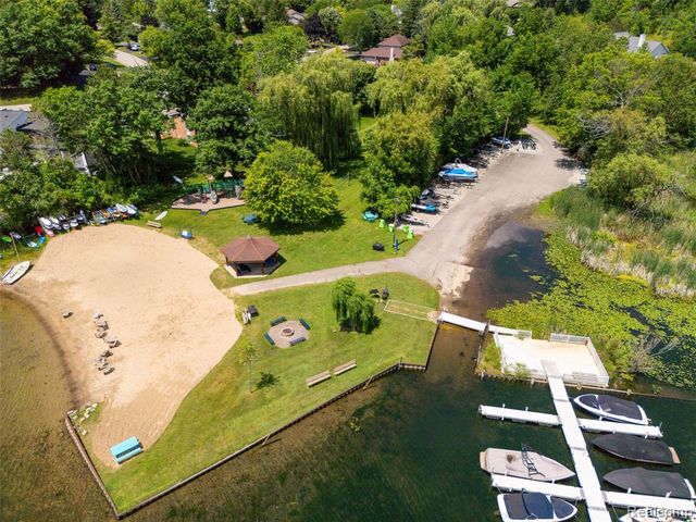 4695 Maura Lane, West Bloomfield, MI 48323