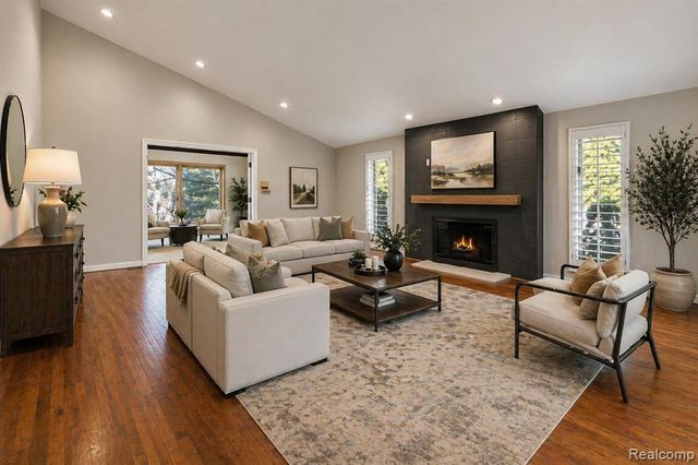 4695 Maura Lane, West Bloomfield, MI 48323