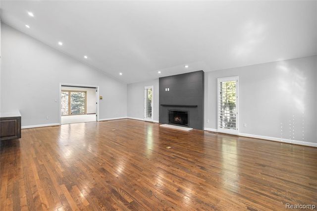 4695 Maura Lane, West Bloomfield, MI 48323