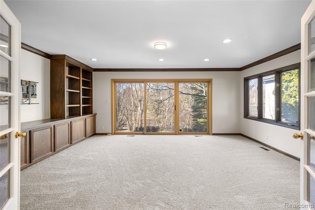4695 Maura Lane, West Bloomfield, MI 48323