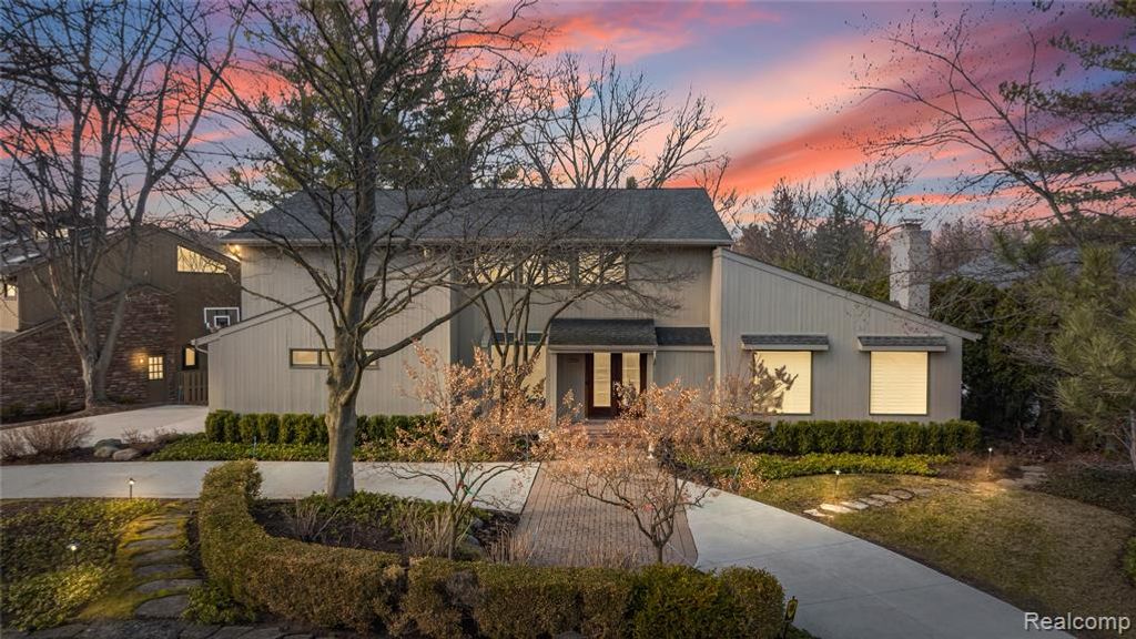 4695 Maura Lane, West Bloomfield, MI 48323