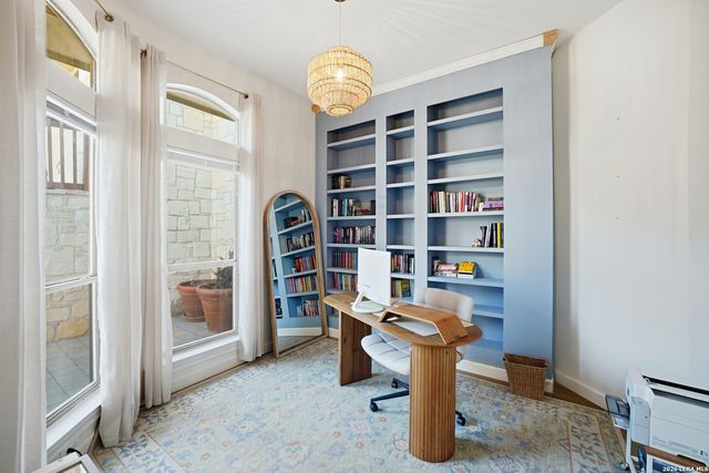 204 Tapatio Dr W, Boerne, TX 78006