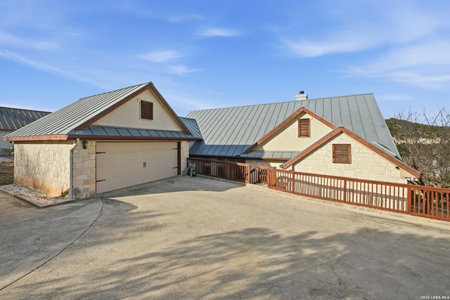 204 Tapatio Dr W, Boerne, TX 78006