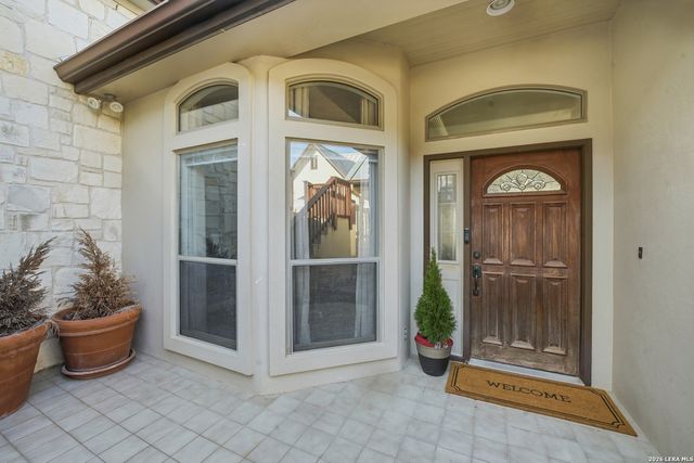 204 Tapatio Dr W, Boerne, TX 78006