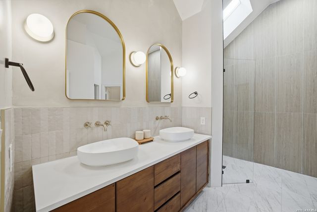 204 Tapatio Dr W, Boerne, TX 78006