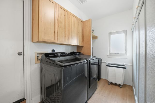 204 Tapatio Dr W, Boerne, TX 78006