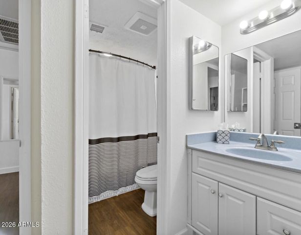 1701 W Tuckey Lane 216, Phoenix, AZ 85051