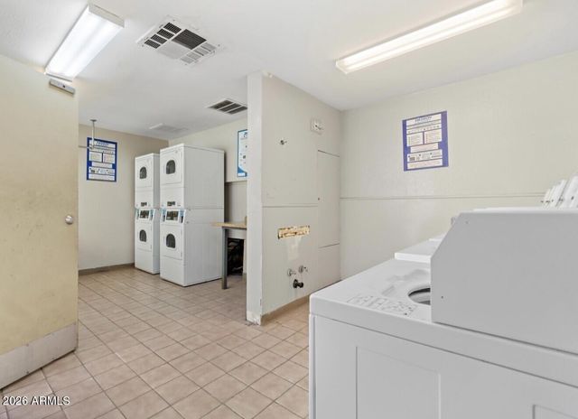 1701 W Tuckey Lane 216, Phoenix, AZ 85051