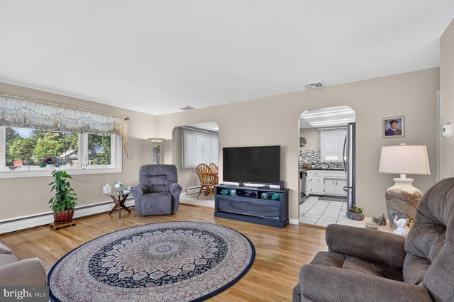 740 PUBLIC RD, Bethlehem, PA 18015