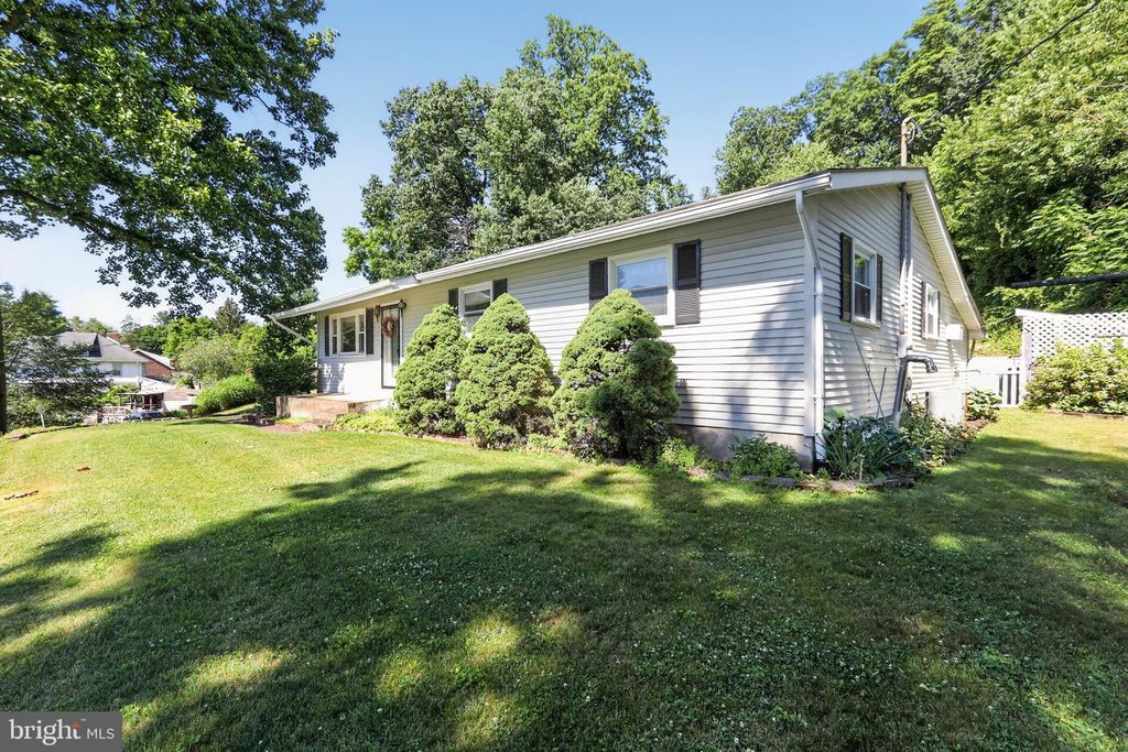 740 PUBLIC RD, Bethlehem, PA 18015