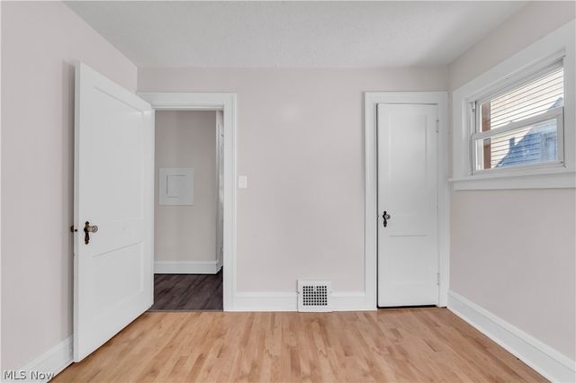 13510 Wainstead Avenue, Cleveland, OH 44111